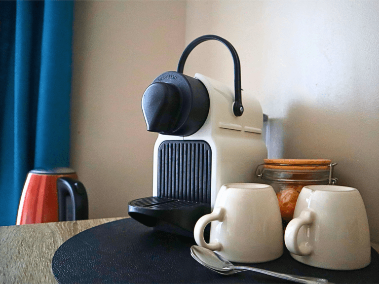 La Pause Voyage" room coffee maker