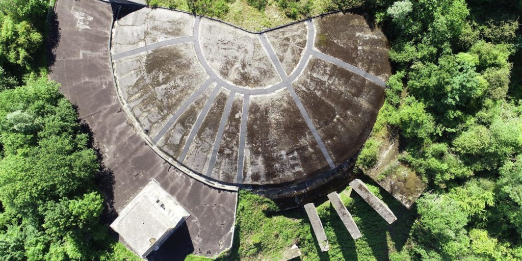 Vue aérienne de La Coupole d’Helfaut-Wizernes, centre d’Histoire et planétarium 3D
