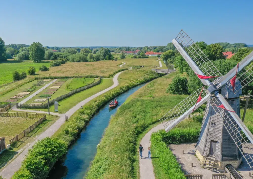 marais audomarois avec moulin à vent