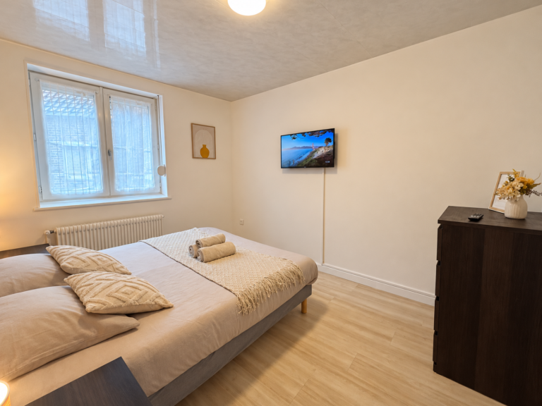 Chambre jaune 2